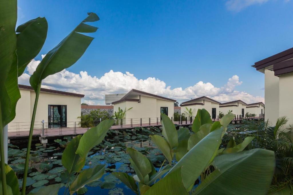 Bua Tara Resort Nong Prue Exterior foto