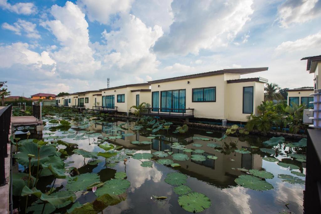 Bua Tara Resort Nong Prue Exterior foto