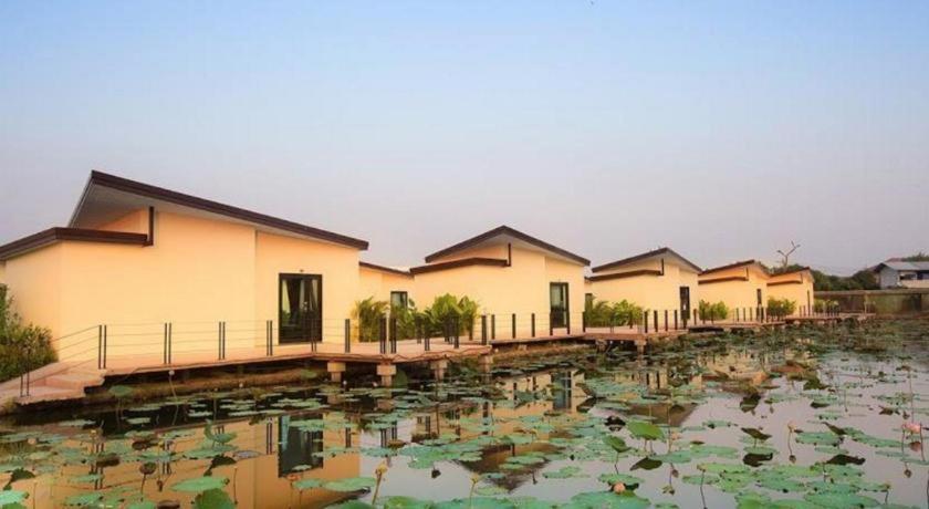 Bua Tara Resort Nong Prue Exterior foto